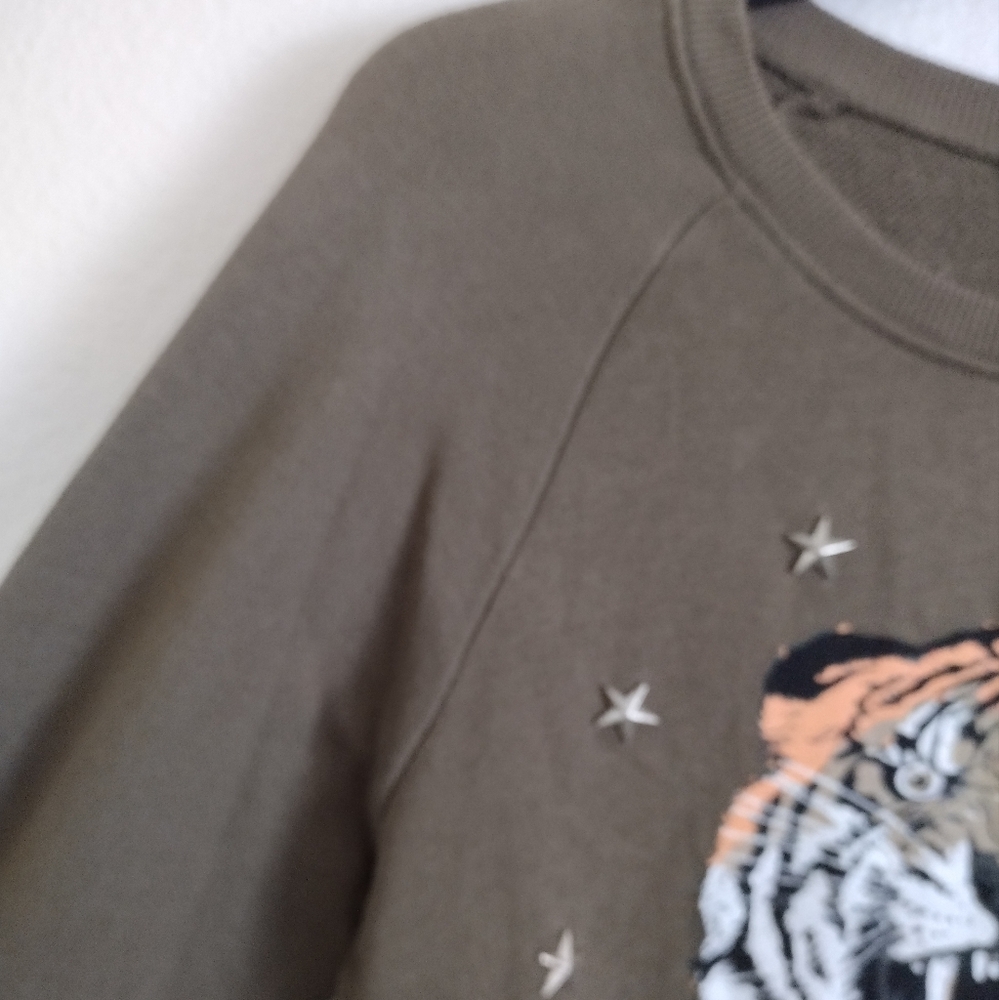 Forever 21 olive green tiger sweatshirt with star shaped hardware size medium - Picture 6 of 10